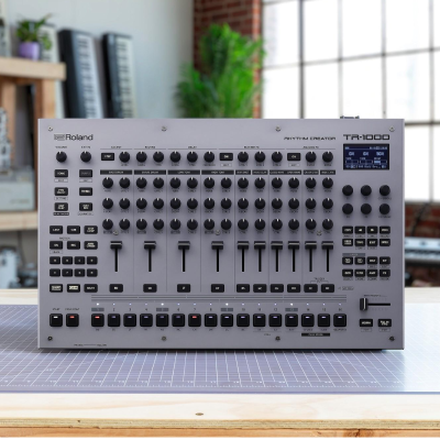 Roland TR-1000 Rhythm Creator